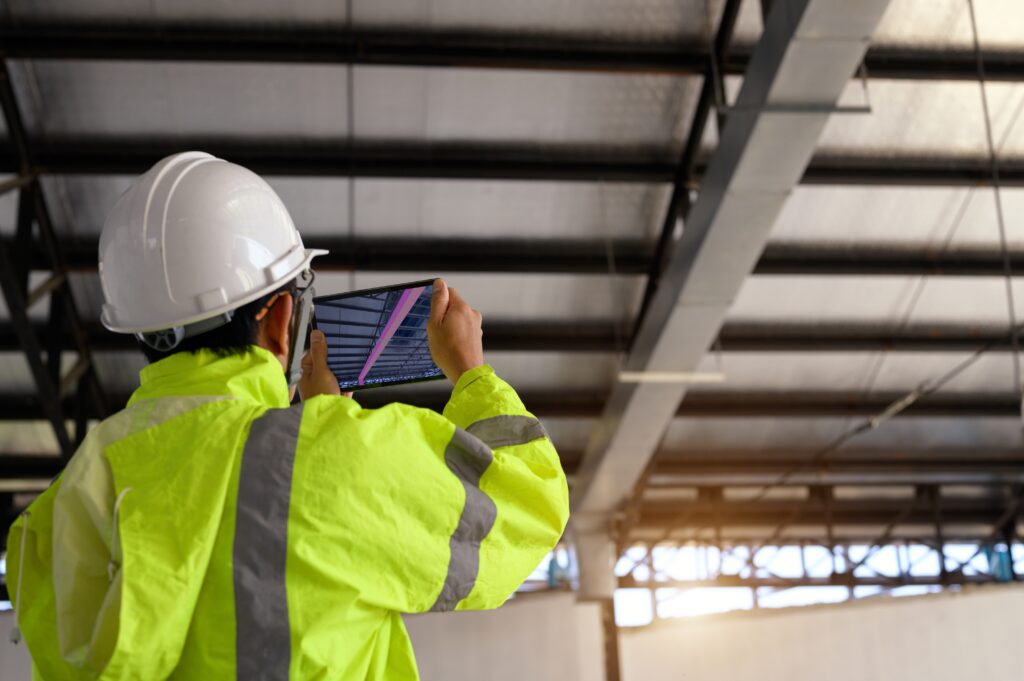 construction,civil,engineer,use,technology,software,through,tablets,to,scan